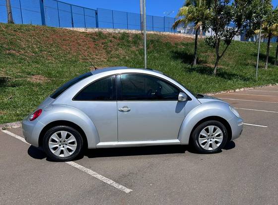 VOLKSWAGEN NEW BEETLE 2.0 MI 8V GASOLINA 2P AUTOMÁTICO